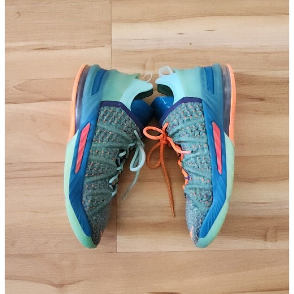 NIKE LEBRON XVIII GS "'WE ARE FAMILY'" Athletic Shoes Women's 8.5/ 7Y - Picture 5 of 10